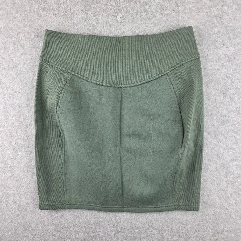 Lululemon Scuba HR Mini Skirt Womens S Green Fleece High Rise Elastic Waist